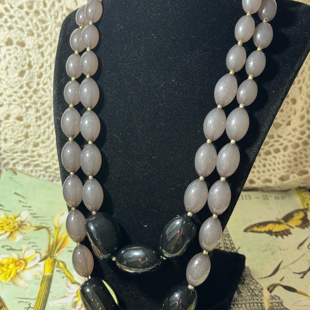 Lucite Black and greyish mauve drop beaded necklace. Vintage and fabulous.